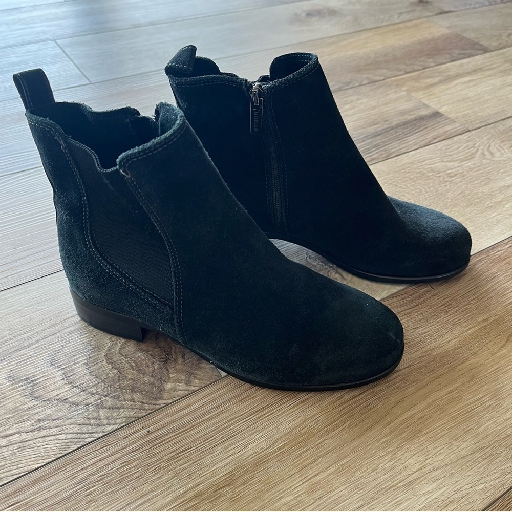NWOT La Canadienne Size 5 Waterproof Suede Chelsea Boots Black